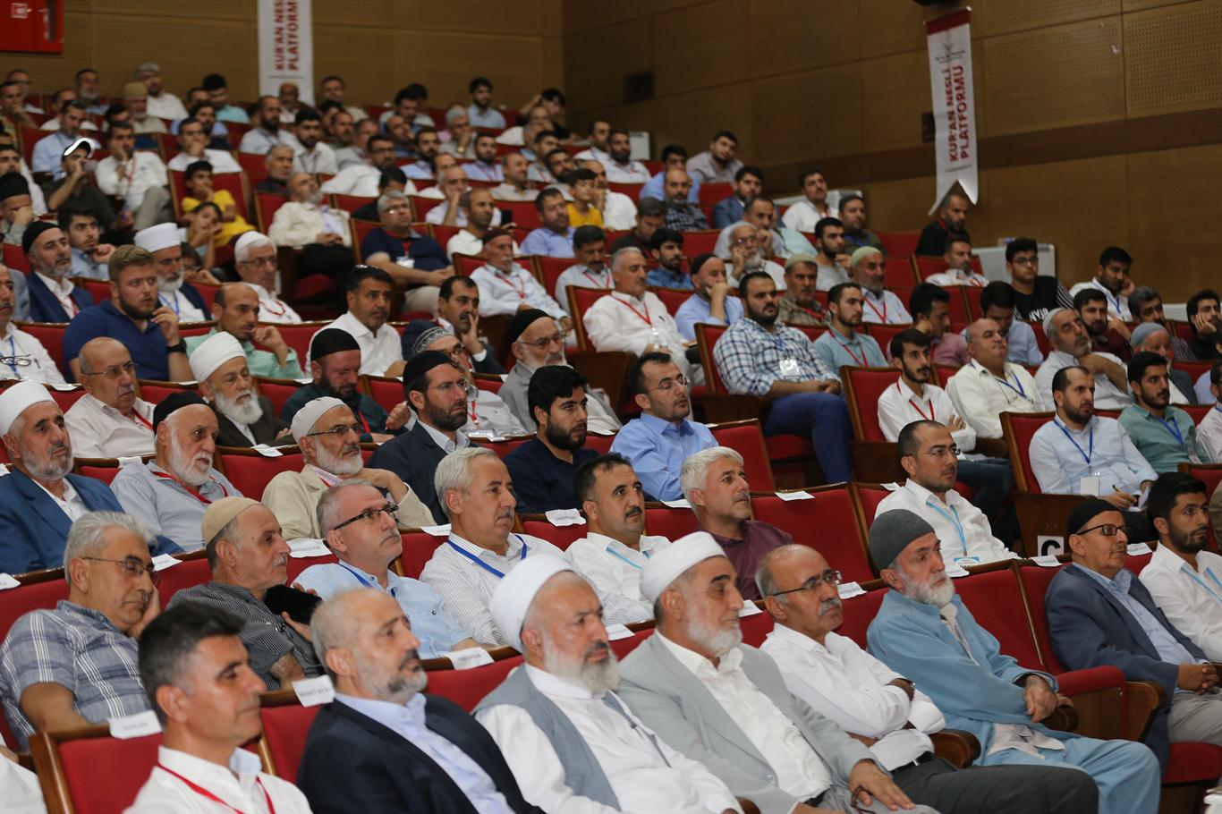 Çalıştayda "Namazın İstatistikleri" anketi paylaşıldı